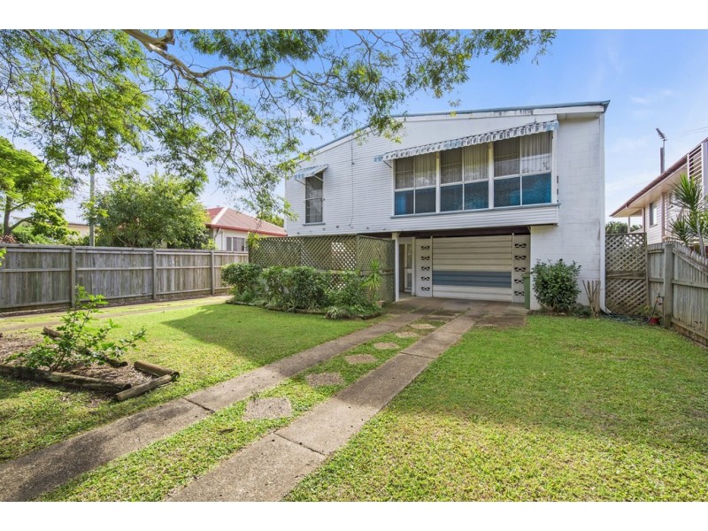 14 Bramble Street, Woody Point QLD 4019