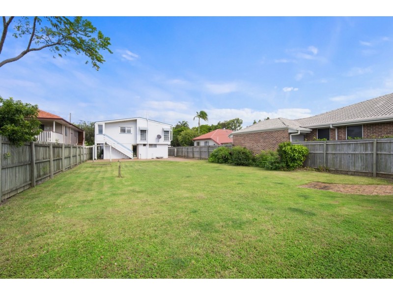 14 Bramble Street, Woody Point QLD 4019