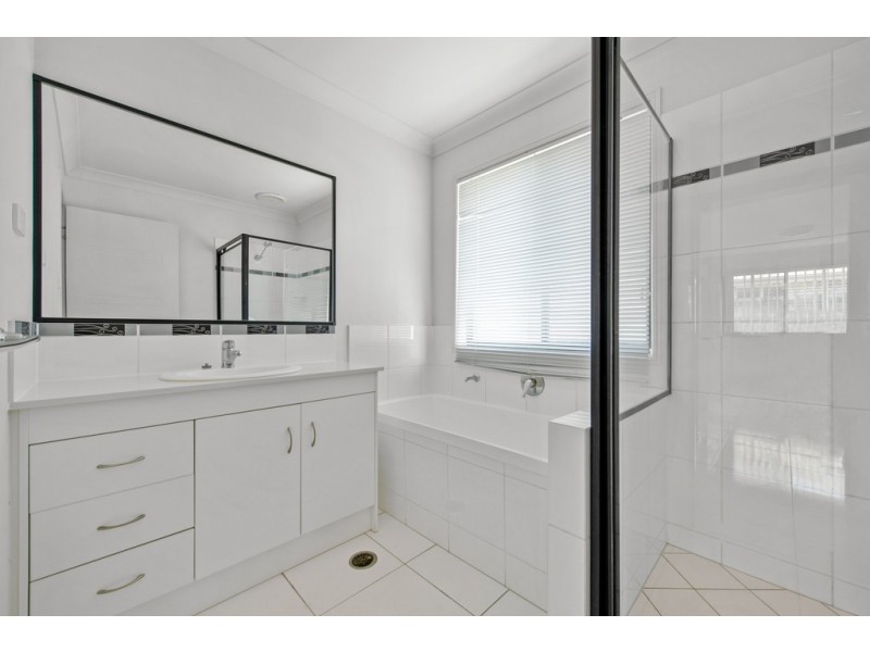 34 Hubner Drive, Rothwell QLD 4022