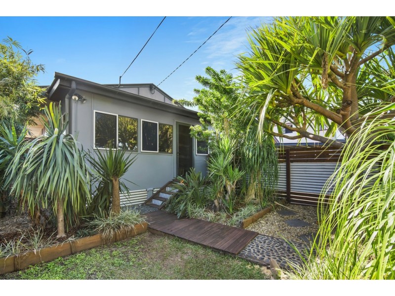 19 Inglis Street, Woody Point QLD 4019