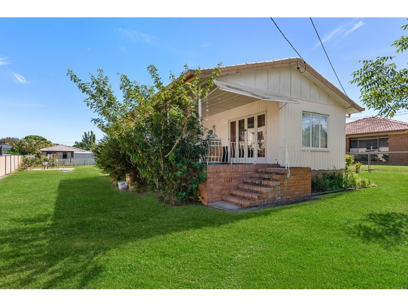 39 Victoria Avenue, Woody Point QLD 4019