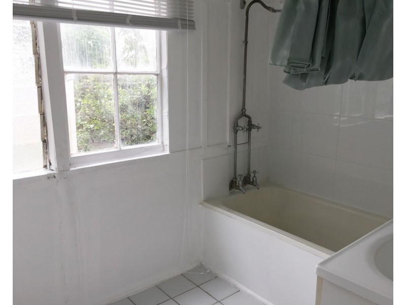 2/87 Victoria Avenue, Woody Point QLD 4019