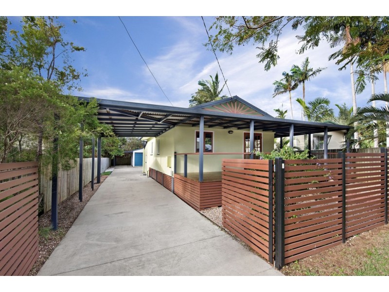 124 Arthur Street, Woody Point QLD 4019