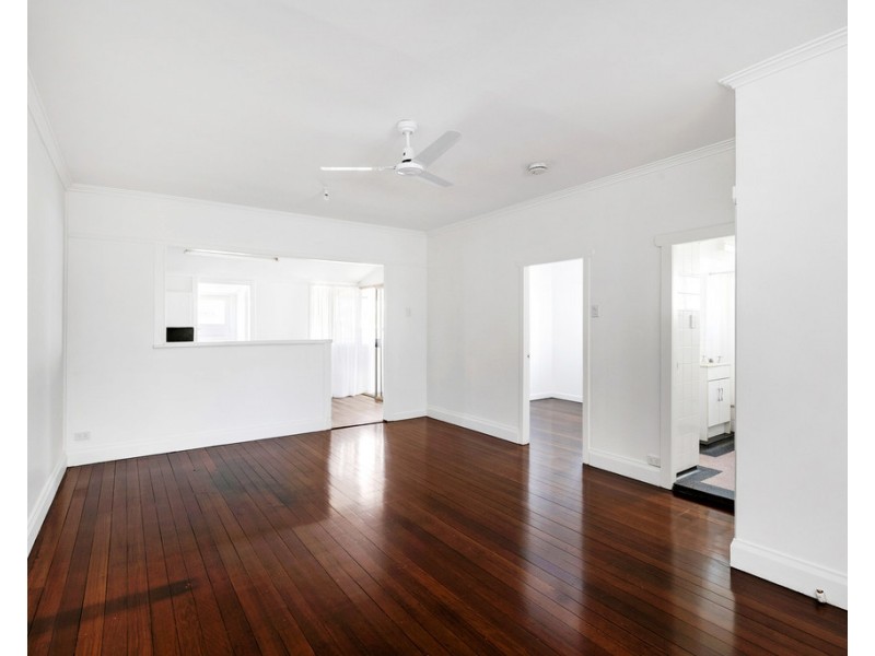 4/39 Arthur Street, Woody Point QLD 4019