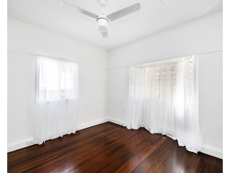 4/39 Arthur Street, Woody Point QLD 4019