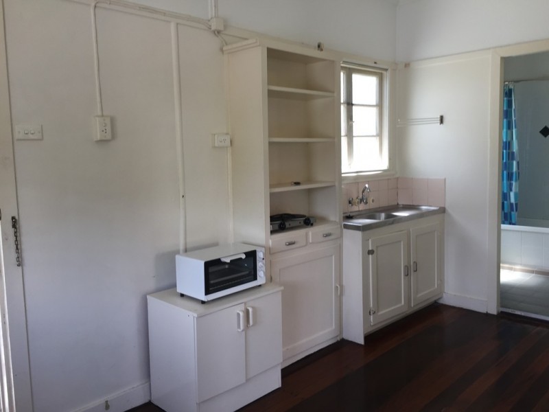 1/4 Dix Street, Redcliffe QLD 4020