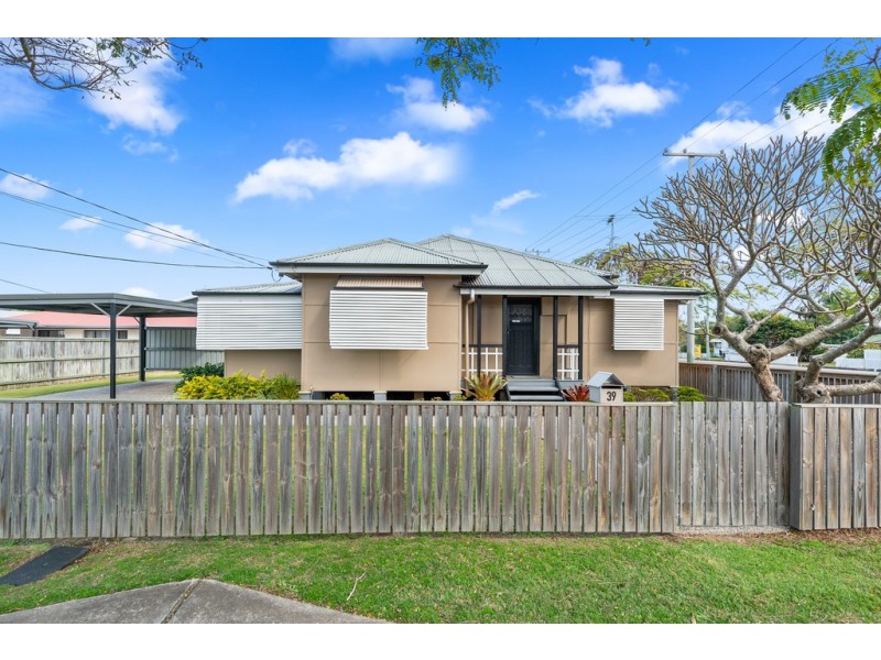 39 Arthur Street, Woody Point QLD 4019