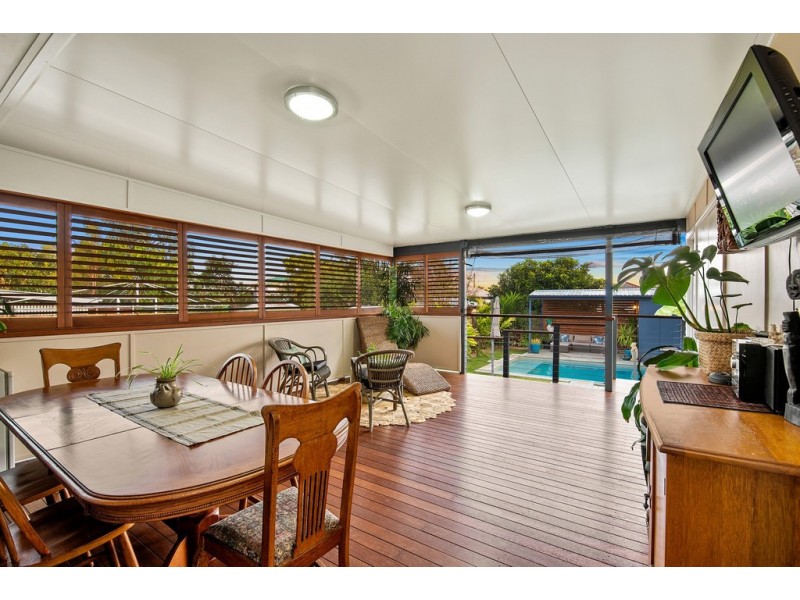 77 King Street, Woody Point QLD 4019