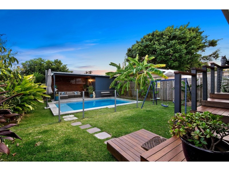 77 King Street, Woody Point QLD 4019