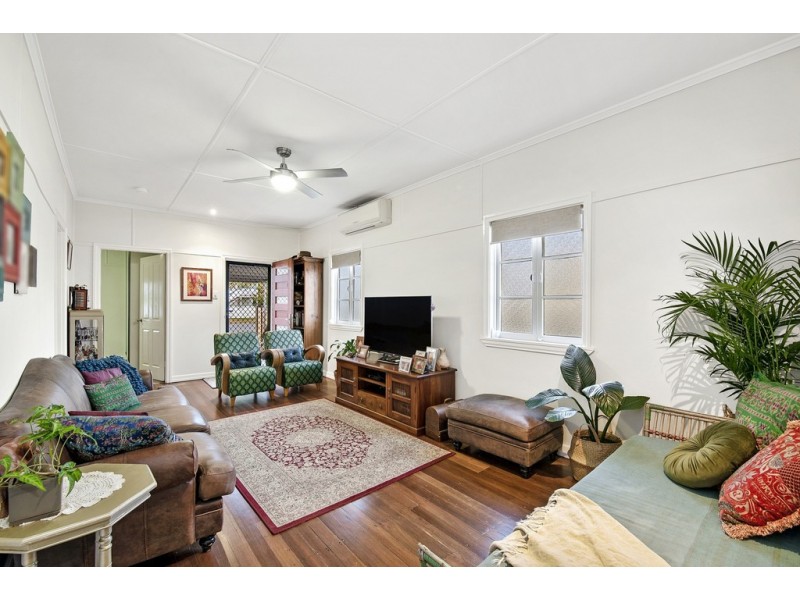 77 King Street, Woody Point QLD 4019