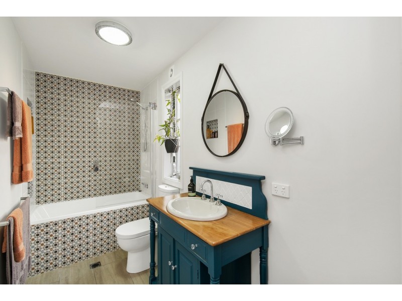 77 King Street, Woody Point QLD 4019