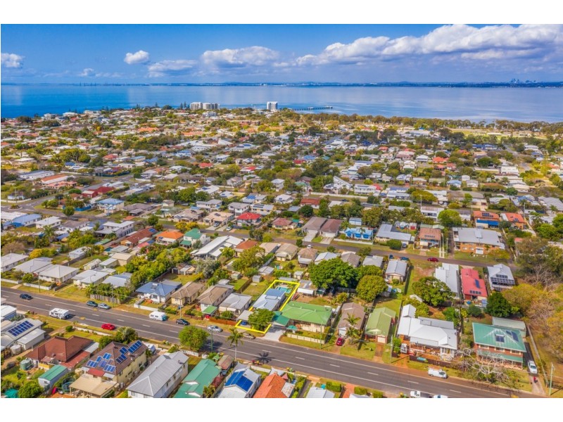 77 King Street, Woody Point QLD 4019