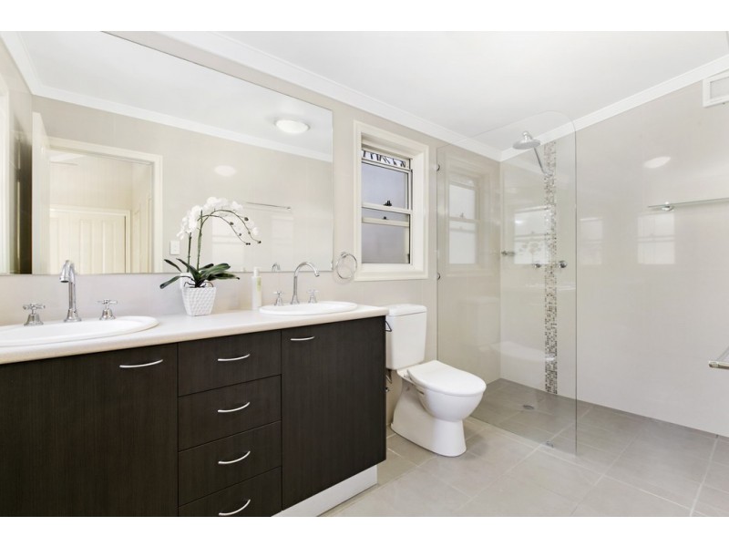 38 Adam Street, Wynnum QLD 4178