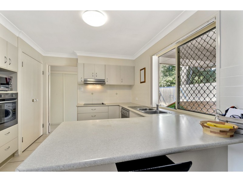 12 Yaraan Crescent, Beachmere QLD 4510