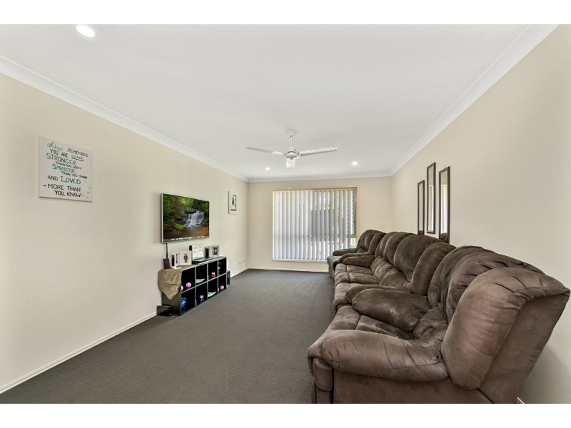 12 Yaraan Crescent, Beachmere QLD 4510