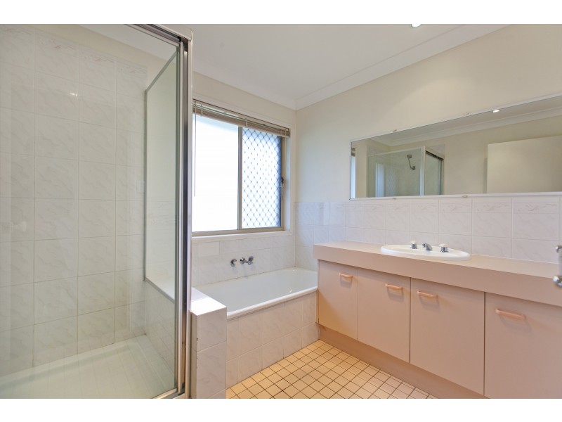 16 Webber Pl, Wynnum West QLD 4178