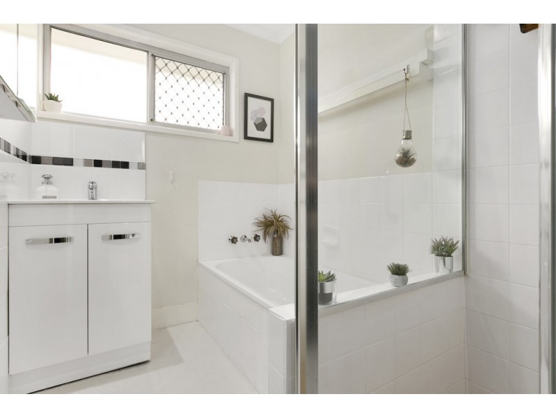 98 Clara Street, Wynnum QLD 4178