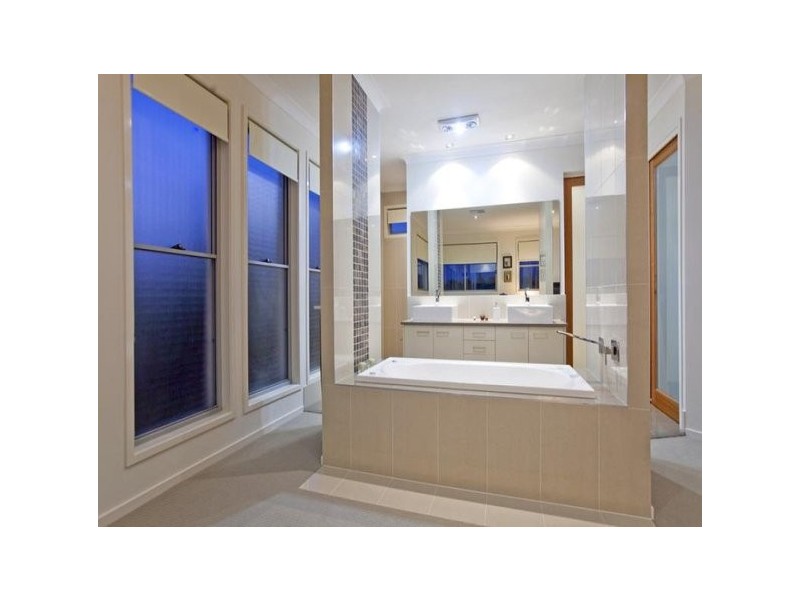 329 Upper Esplanade, Manly QLD 4179