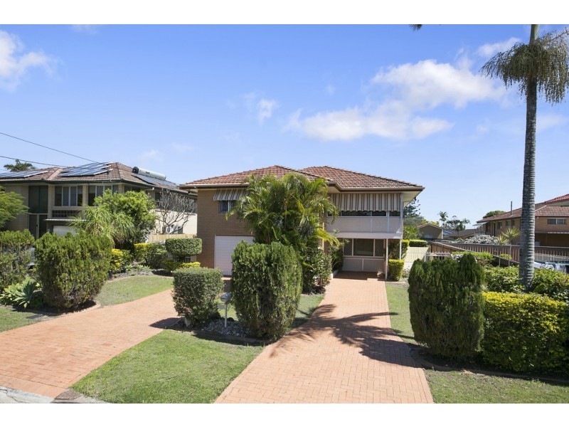 14 Winston Street, Wynnum West QLD 4178