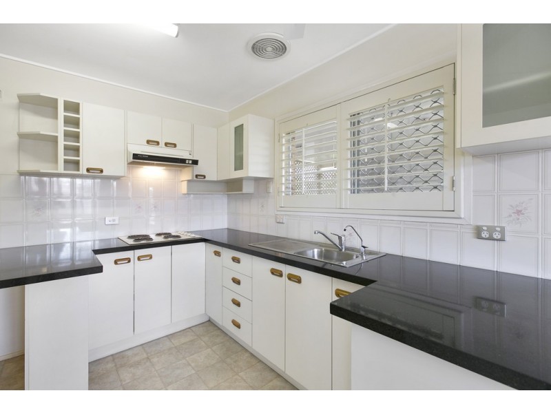 14 Winston Street, Wynnum West QLD 4178