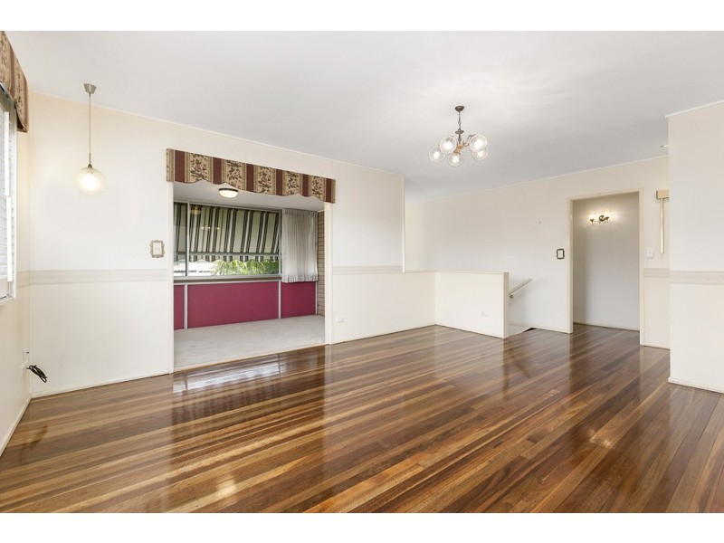 14 Winston Street, Wynnum West QLD 4178