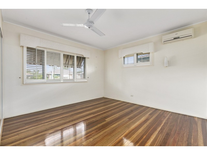 14 Winston Street, Wynnum West QLD 4178