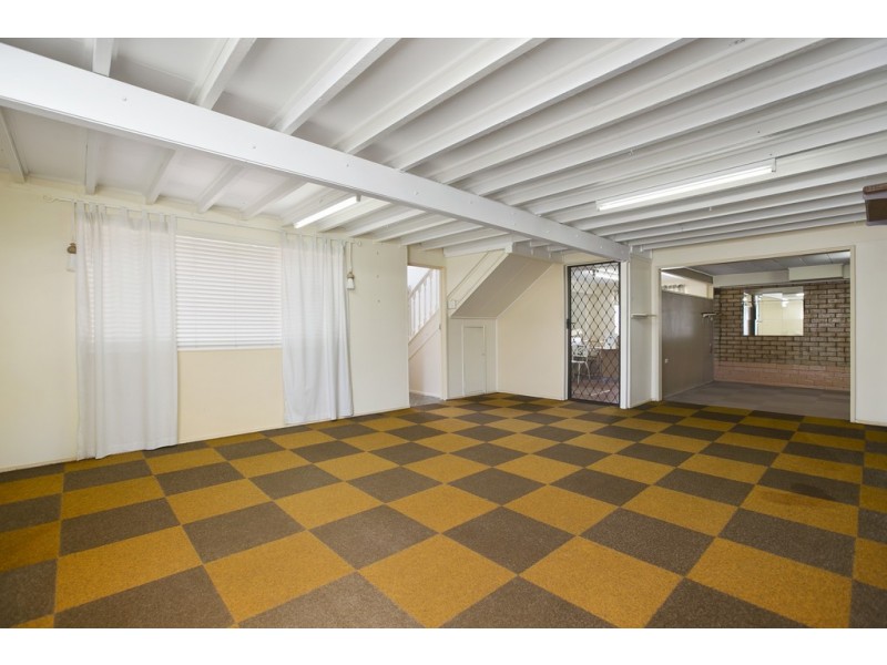 14 Winston Street, Wynnum West QLD 4178