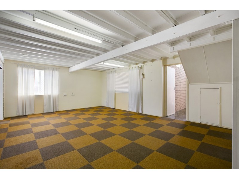 14 Winston Street, Wynnum West QLD 4178