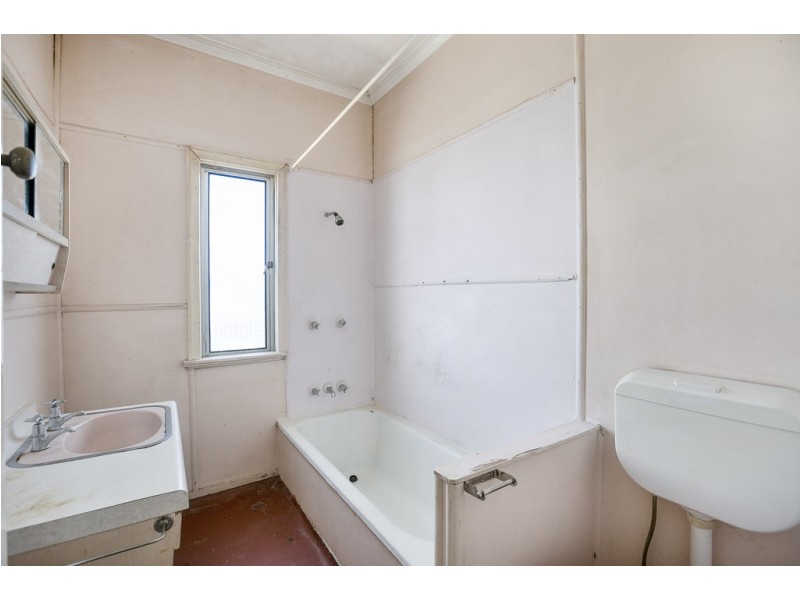 96 MCFADDEN STREET, Wynnum QLD 4178