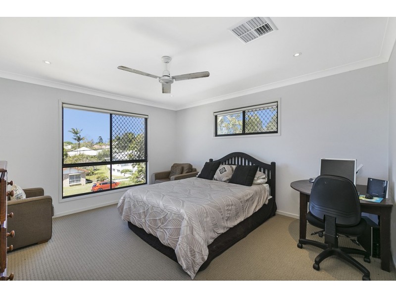 70 Kitchener Street, Wynnum QLD 4178