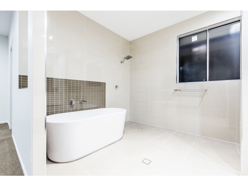 4 KITCHENER STREET, Wynnum QLD 4178