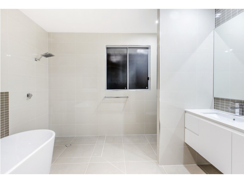 4 KITCHENER STREET, Wynnum QLD 4178