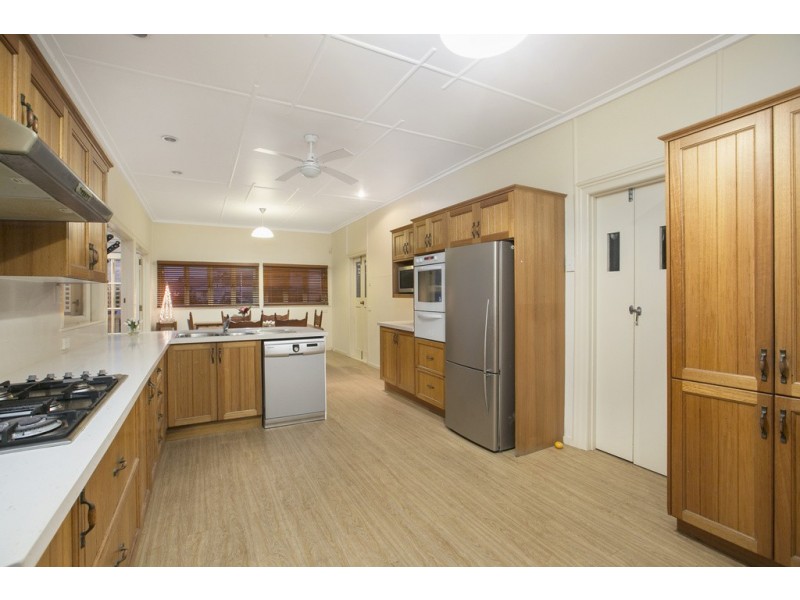 88 Walnut Street, Wynnum QLD 4178