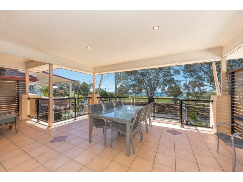 693 Esplanade, Lota QLD 4179