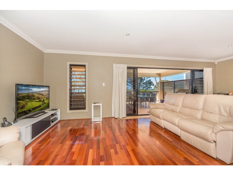 693 Esplanade, Lota QLD 4179