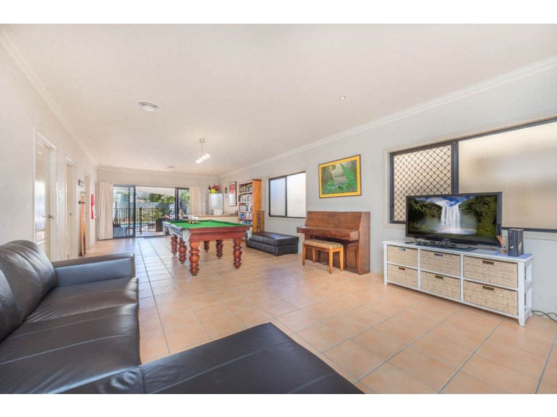 693 Esplanade, Lota QLD 4179