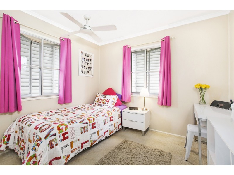 2 Cavanaugh Street, Wynnum West QLD 4178