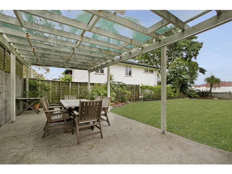 2 Cavanaugh Street, Wynnum West QLD 4178