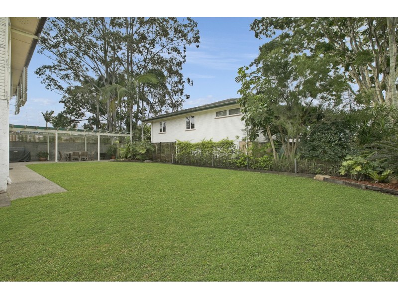 2 Cavanaugh Street, Wynnum West QLD 4178