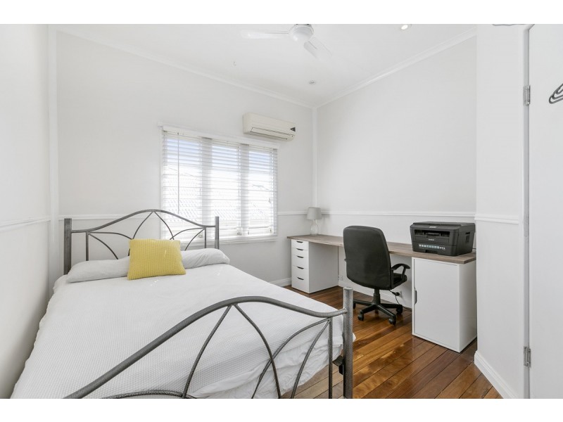 38 McCurley Street, Wynnum West QLD 4178