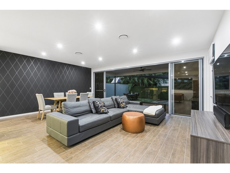 89 MORETON AVENUE, Wynnum QLD 4178