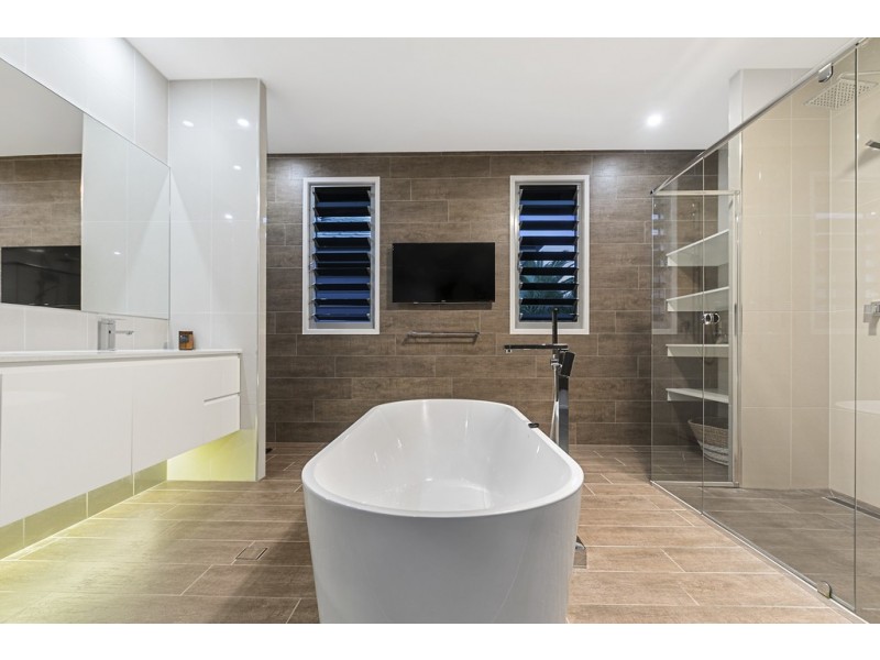 89 MORETON AVENUE, Wynnum QLD 4178