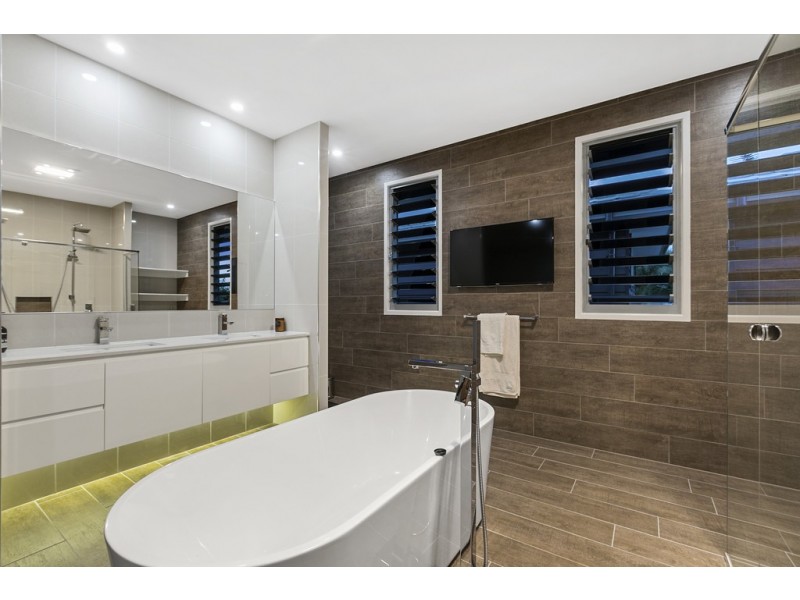 89 MORETON AVENUE, Wynnum QLD 4178