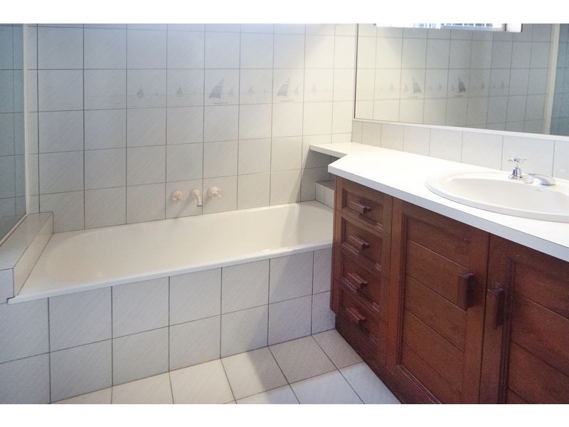 98 Oceana Terrace, Manly QLD 4179