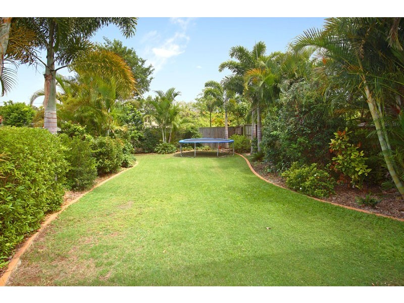 15 Stewart Parade, Manly QLD 4179