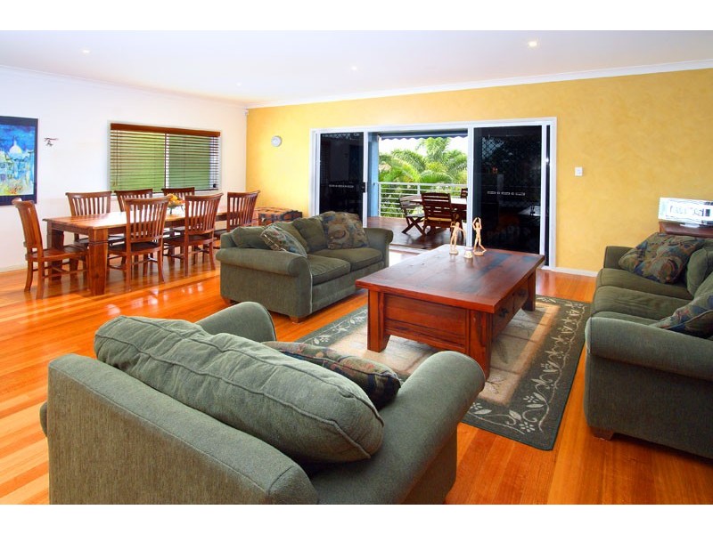 15 Stewart Parade, Manly QLD 4179
