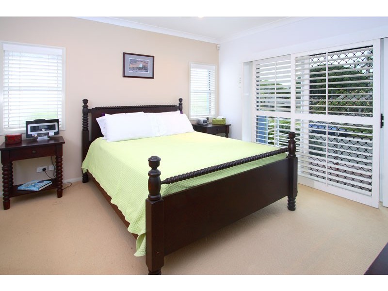 15 Stewart Parade, Manly QLD 4179