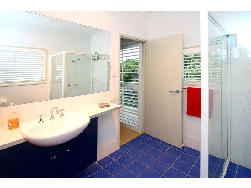 15 Stewart Parade, Manly QLD 4179