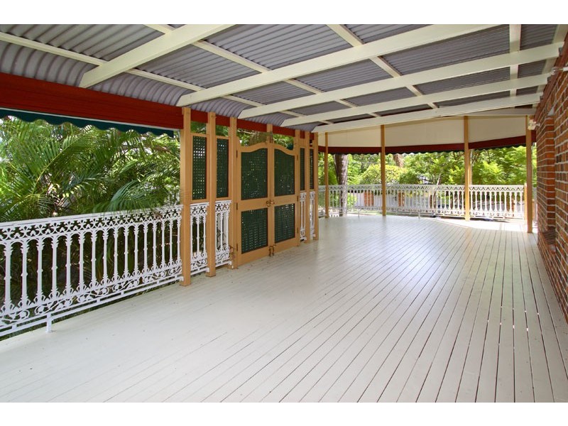 77 Carlton Terrace, Wynnum QLD 4178