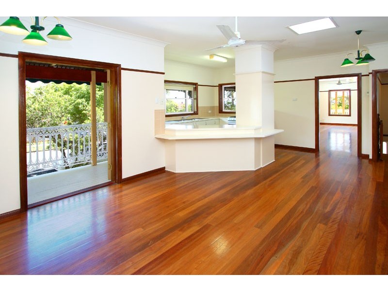77 Carlton Terrace, Wynnum QLD 4178